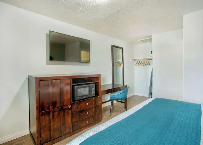 Studio 6 Suites - Albany, Or